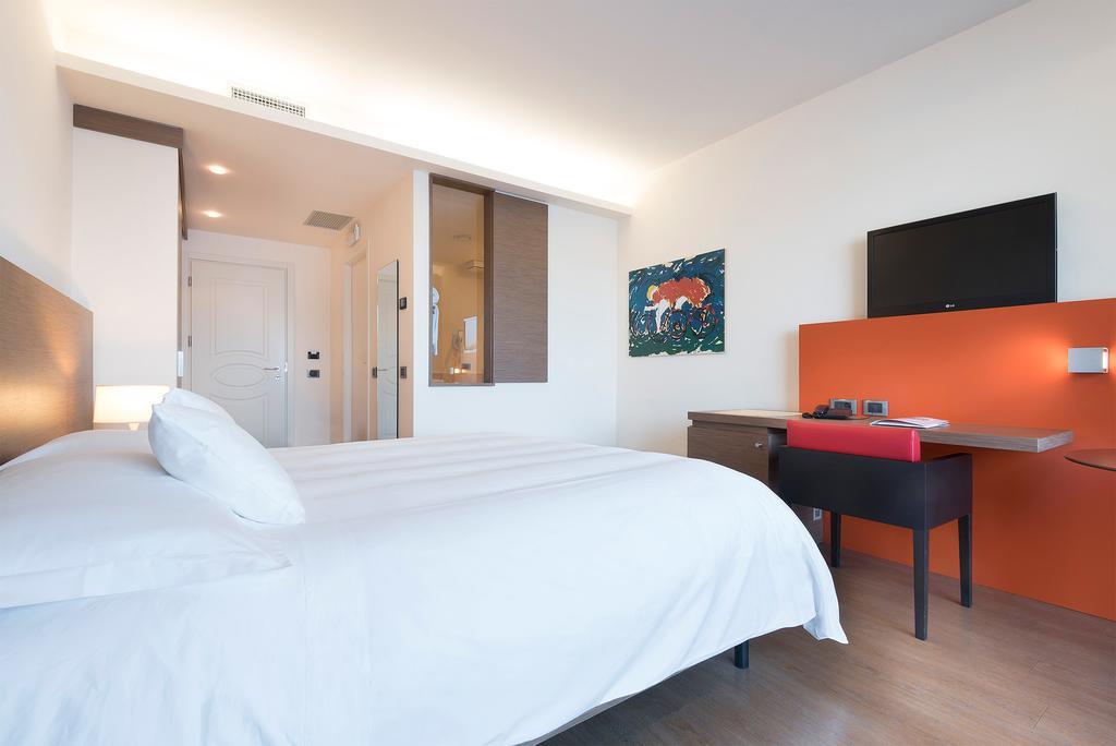 Deluxe Double or Twin Room Terrace Lake View